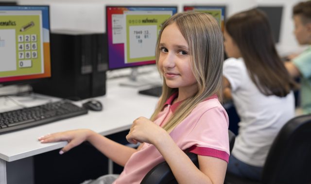 zblizenie-na-dziecko-podczas-zajec-z-edukacji-technologicznej